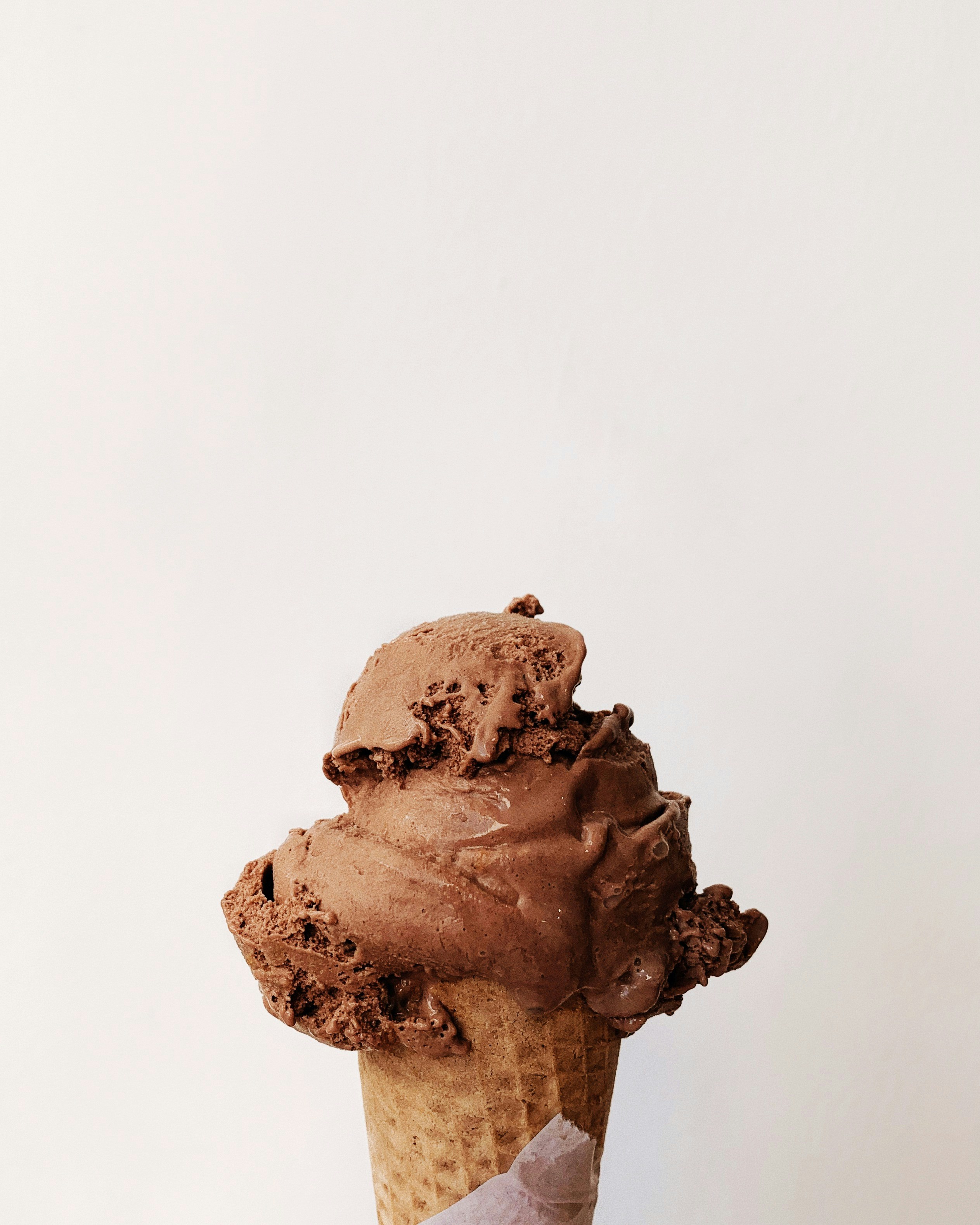 Vitrine de glaces artisanales chez Unico Glacier à Lyon